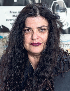 קשת. "שימוש בתרבות כדי לשים עגילי זהב על מפלצת מזהמת" קשת. "שימוש בתרבות כדי לשים עגילי זהב על מפלצת מזהמת"