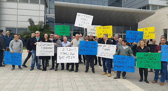עובדי אסם מפגינים, הבוקר עובדי אסם מפגינים, הבוקר