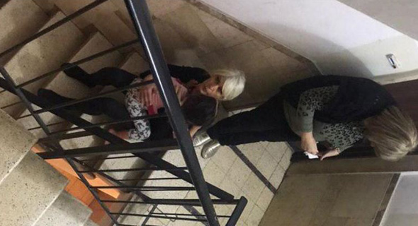 תושבים בחדר מדרגות ברמת גן תושבים בחדר מדרגות ברמת גן