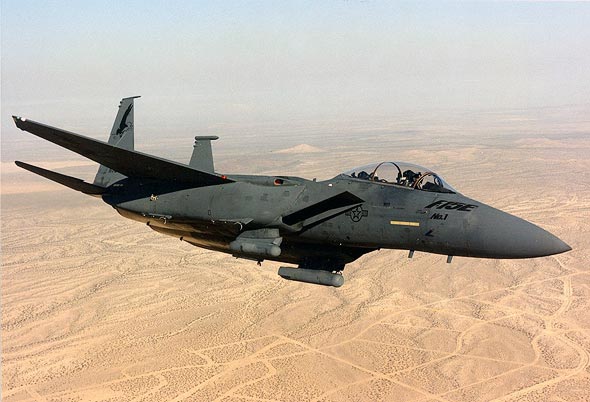 מטוס ה-F15E הראשון שנמסר לחיל האוויר האמריקאי מטוס ה-F15E הראשון שנמסר לחיל האוויר האמריקאי