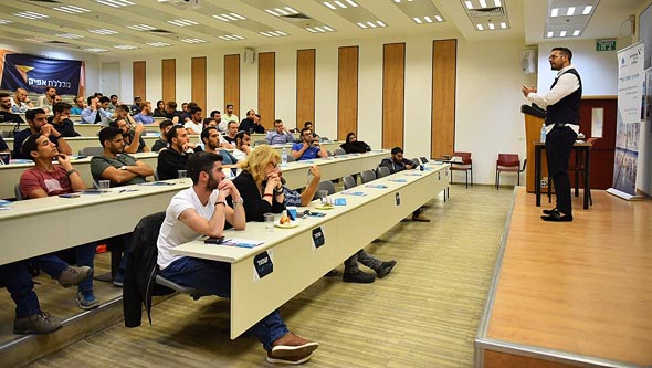 הבעלים והמנכ"ל של מכללת אפיק, אלי קאופמן. "עוגן משמעותי בהכשרת שמאי העתיד" הבעלים והמנכ"ל של מכללת אפיק, אלי קאופמן. "עוגן משמעותי בהכשרת שמאי העתיד"