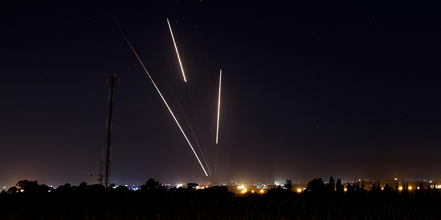 VIDEO: Like a scene from Star Wars - The Iron Dome intercepts dozens of rockets simultaneously