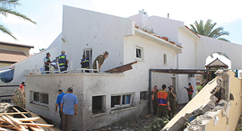 בית בדרום שנפגע מרקטה זירת הנדלן, צילום: אוראל כהן בית בדרום שנפגע מרקטה זירת הנדלן, צילום: אוראל כהן