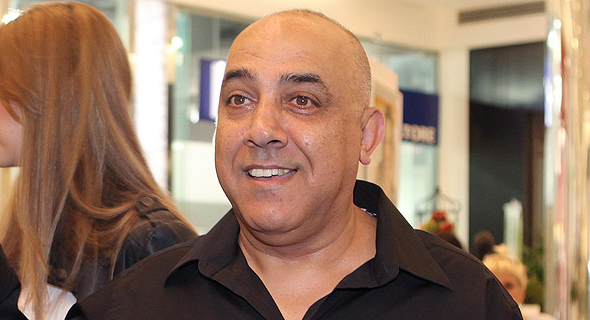 זכי שלום, חצי חינם זכי שלום, חצי חינם