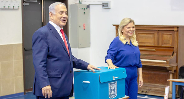 בני הזוג נתניהו הבוקר בקלפי בירושלים בני הזוג נתניהו הבוקר בקלפי בירושלים