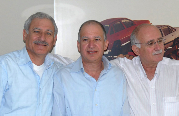 מימין צביקה לבנת שי לבנת ו זאב לבנת מימין צביקה לבנת שי לבנת ו זאב לבנת