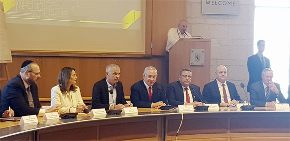 החתימה על הסכם הגג בירושלים. כ-23 אלף דירות חדשות יוקמו בעיר החתימה על הסכם הגג בירושלים. כ-23 אלף דירות חדשות יוקמו בעיר