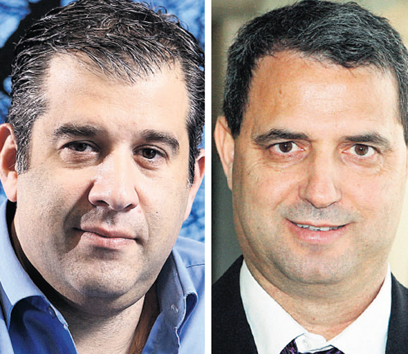 מימין: יו"ר אלבר אלי אלעזרא ויו"ר קבוצת שלמה אסי שמלצר מימין: יו"ר אלבר אלי אלעזרא ויו"ר קבוצת שלמה אסי שמלצר