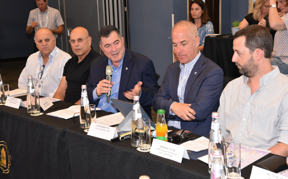 מימין: ניר ינושבסקי אמנון מרחב וחיים פייגלין מימין: ניר ינושבסקי אמנון מרחב וחיים פייגלין