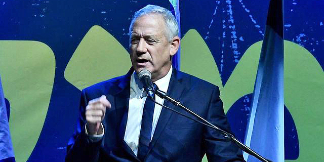 גנץ לנתניהו מול רבבות בת"א: "לא ניתן לך להחריב את בית המשפט"