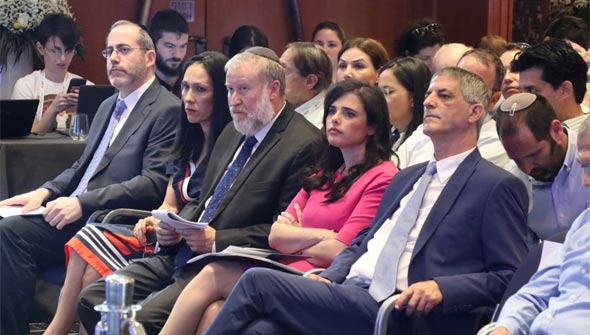 כנס לשכת עורכי הדין באילת. מימין: עו"ד אבי חימי, שרת המשפטים איילת שקד והיועמ"ש אביחי מנדלבליט כנס לשכת עורכי הדין באילת. מימין: עו"ד אבי חימי, שרת המשפטים איילת שקד והיועמ"ש אביחי מנדלבליט