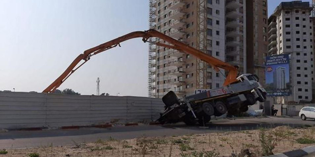 הרוג נוסף באתרי הבנייה: משאבת הבטון קרסה ופגעה בפועל