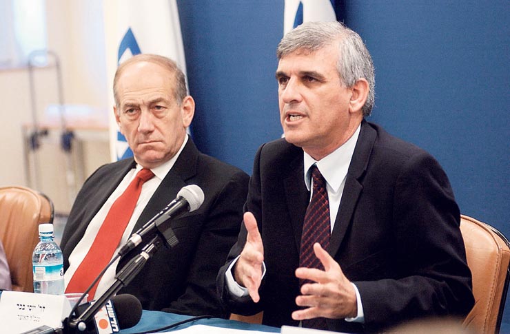 עם אולמרט, 2005. "היה שר וראש ממשלה מצוין. הוא הפסד גדול לעם ישראל" עם אולמרט, 2005. "היה שר וראש ממשלה מצוין. הוא הפסד גדול לעם ישראל"