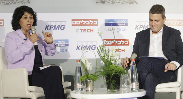 מימין: גולן פרידנפלד וחדוה בר בכנס מימין: גולן פרידנפלד וחדוה בר בכנס