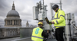 בדיקת תשתיות תקשורת טכנולוגיית 5G של וואווי הסינית ב לונדון, צילום: בלומברג