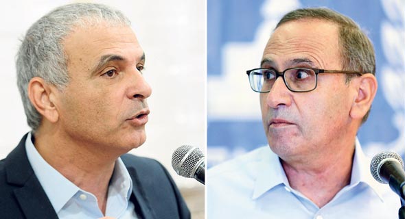 מימין: החשב הכללי רוני חזקיהו ושר האוצר משה כחלון. ליקויים במכרזים מימין: החשב הכללי רוני חזקיהו ושר האוצר משה כחלון. ליקויים במכרזים