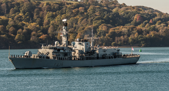 ספינת הצי הבריטי HMS Montrose. נחלצה לעזרה ספינת הצי הבריטי HMS Montrose. נחלצה לעזרה