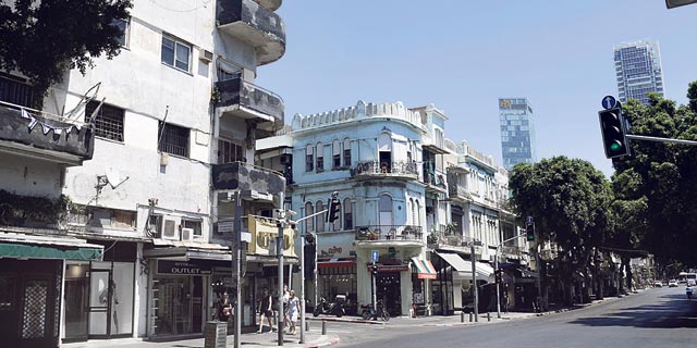Allenby Street, Tel Aviv. Photo: Amit Sha