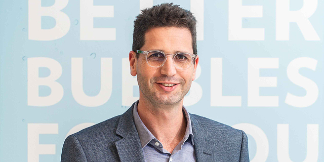 המנכ"ל הנכנס של סודהסטרים מבצע שינויים ראשונים