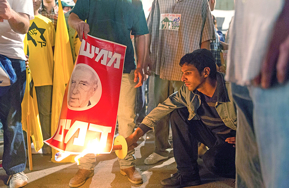 "ימים נוראיים". גרסה חתרנית מרשימה ומורטת עצבים לסיפורו של יגאל עמיר "ימים נוראיים". גרסה חתרנית מרשימה ומורטת עצבים לסיפורו של יגאל עמיר