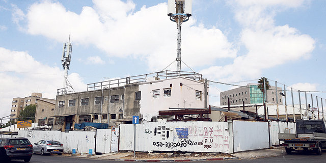 רגע לפני האישור: חולון מעכבת 1,000 דירות
