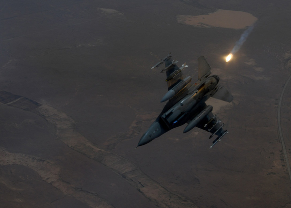 F16 מתהפך לצלילה F16 מתהפך לצלילה