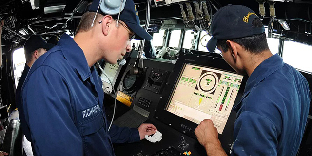 צי ארה"ב מוותר על מסכי המגע בספינות בגלל תאונה קטלנית