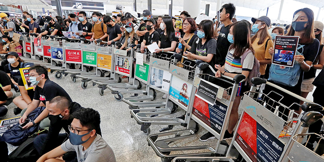 בגלל ההפגנות: פחות טיסות יגיעו להונג קונג