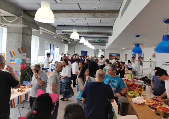 עובדים בחברת אופטימל פלוס עובדים בחברת אופטימל פלוס