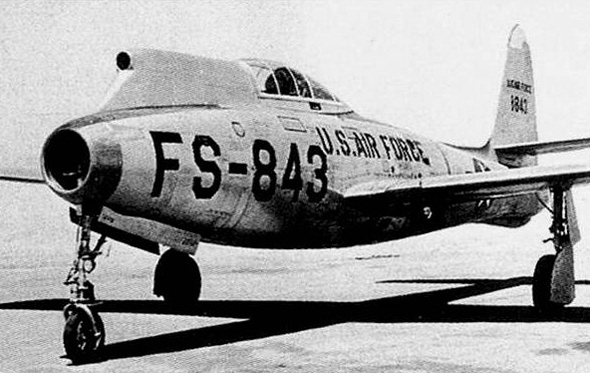 F84 עם פריסקופ. הטייסים דיווחו שזה קצת מוזר, אבל עובד F84 עם פריסקופ. הטייסים דיווחו שזה קצת מוזר, אבל עובד