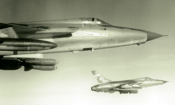 מטוסי F105 בדרכם למטרות, במלחמת וייטנאם מטוסי F105 בדרכם למטרות, במלחמת וייטנאם