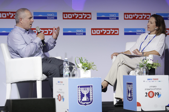 גלית חמי עורכת כלכליסט בשיחה עם דודו מזרחי מנכ"ל בזק גלית חמי עורכת כלכליסט בשיחה עם דודו מזרחי מנכ"ל בזק
