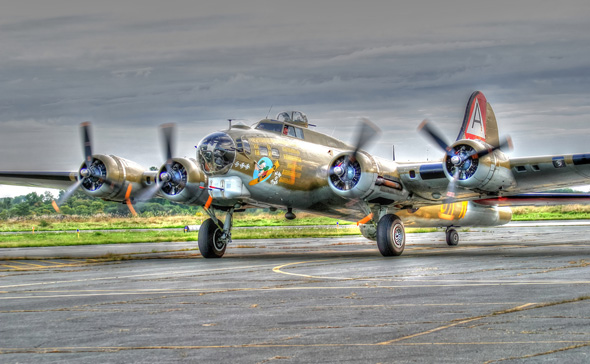 B17, "המבצר המעופף" B17, "המבצר המעופף"