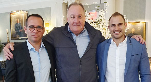 מימין איתמר חושן, לארי וובר והדן אורנשטיין מימין איתמר חושן, לארי וובר והדן אורנשטיין