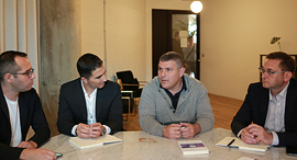 טדי שגיא נפגש עם חברות מיט אנד פיץ׳ B2B ועידת לונדון 2019 mind the tech, צילום: אוראל כהן