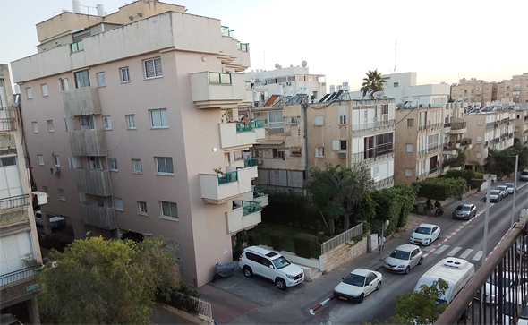 בת ים. "לא נותרו עוד קרקעות פנויות, ולכן העיר 'בנויה' על התחדשות עירונית" בת ים. "לא נותרו עוד קרקעות פנויות, ולכן העיר 'בנויה' על התחדשות עירונית"