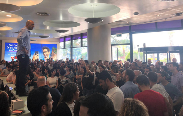 אסיפת עובדים של פלאפון (ארכיון) אסיפת עובדים של פלאפון (ארכיון)