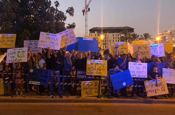 פלאפון מפגינים מול ביתו של המנכ"ל רן גוראון, צילום: אגף הדוברות בהסתדרות 