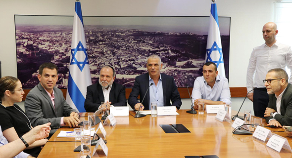 כחלון ובכירי האוצר כחלון ובכירי האוצר