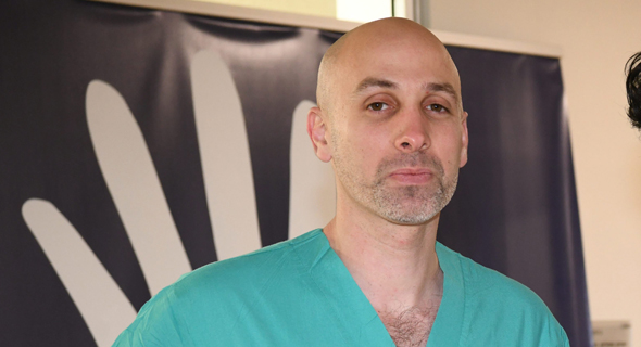 יו"ר פורום המתמחים ד"ר ליאור אונגר. "האוצר שוב מצא את הדרך העקומה להראות מי באמת מנהל את מערכת הבריאות" יו"ר פורום המתמחים ד"ר ליאור אונגר. "האוצר שוב מצא את הדרך העקומה להראות מי באמת מנהל את מערכת הבריאות"