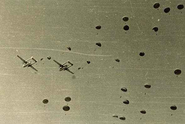 מטוסי נורד מצניחים צנחנים במלחמת סיני
