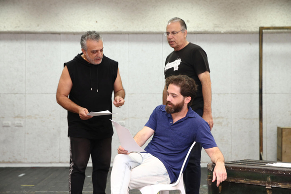 נתן דטנר, תום אבני ונורמן עיסא בחזרות. "מה שחסר זה טיפה של שיגעון" נתן דטנר, תום אבני ונורמן עיסא בחזרות. "מה שחסר זה טיפה של שיגעון"
