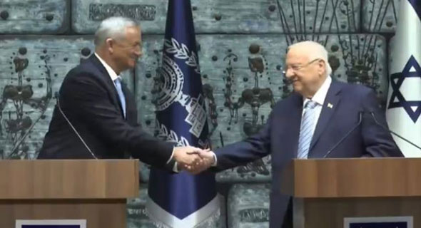 ריבלין מעניק את המנדט לגנץ ריבלין מעניק את המנדט לגנץ