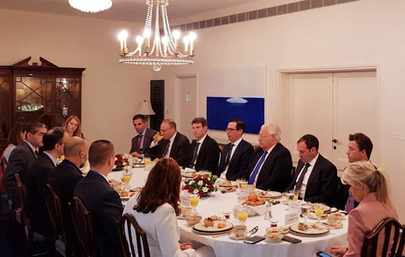 המפגש בהרצליה, הבוקר המפגש בהרצליה, הבוקר
