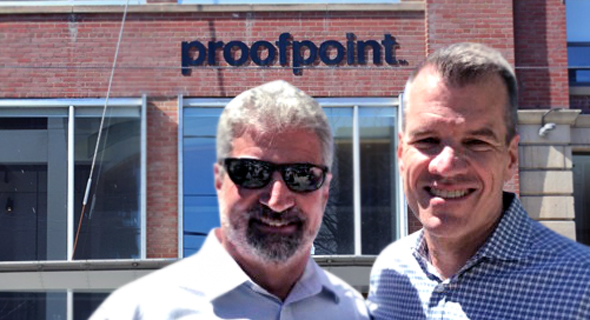 מימין: מנכ"ל Proofpoint גרי סטיל והיו"ר אריק האהן על רקע מטה החברה מימין: מנכ"ל Proofpoint גרי סטיל והיו"ר אריק האהן על רקע מטה החברה