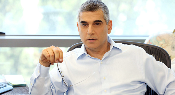 קמיר. "פילבר, אתה פתאום צועד שמאל ימין אליי הביתה? אני מתפלא שאתה אומר את זה" קמיר. "פילבר, אתה פתאום צועד שמאל ימין אליי הביתה? אני מתפלא שאתה אומר את זה"