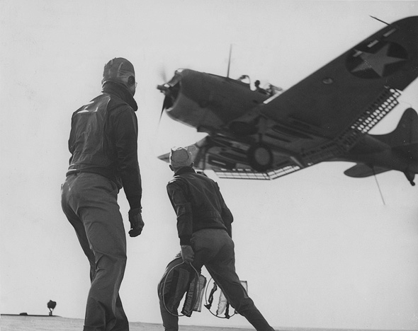 מטוס דונטלס נוחת, צילום: גטי אימג