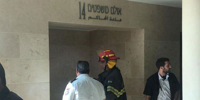 בן 50 הצית את עצמו באולם בית המשפט, מצבו קשה