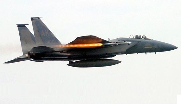 עד שמונה טילים. F15C משגר טיל עד שמונה טילים. F15C משגר טיל