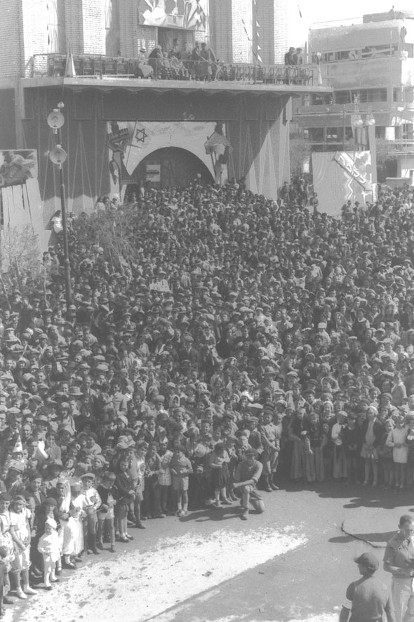 1934, חגיגות העדלאידע בתל אביב הצעירה 1934, חגיגות העדלאידע בתל אביב הצעירה
